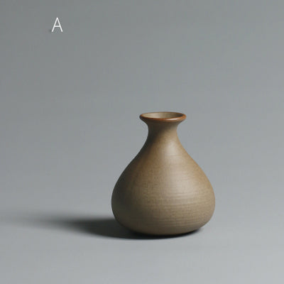 SIMPLE CHINESE VASE