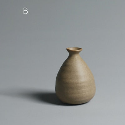 SIMPLE CHINESE VASE