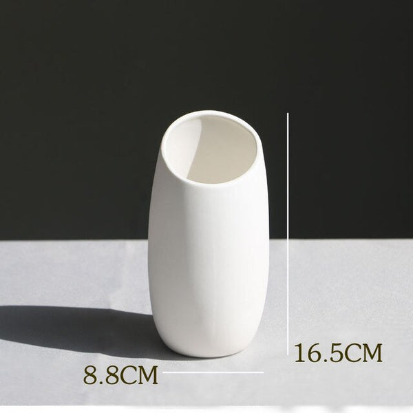SIMPLE CERAMIC VASE