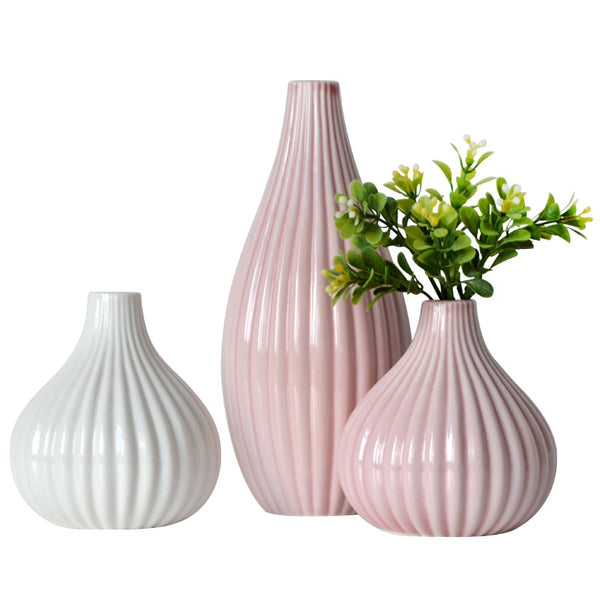 SIMPLE PORCELAIN VASE
