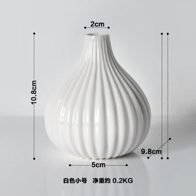 SIMPLE PORCELAIN VASE