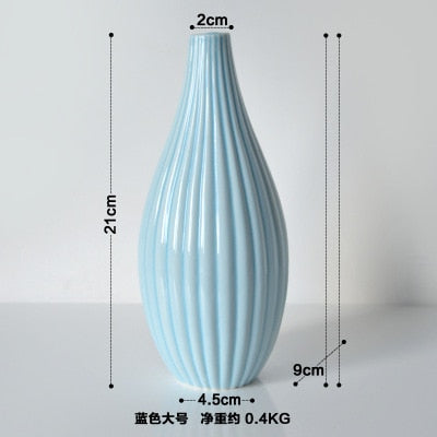 SIMPLE PORCELAIN VASE