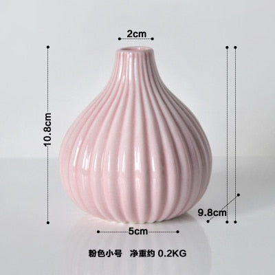 SIMPLE PORCELAIN VASE
